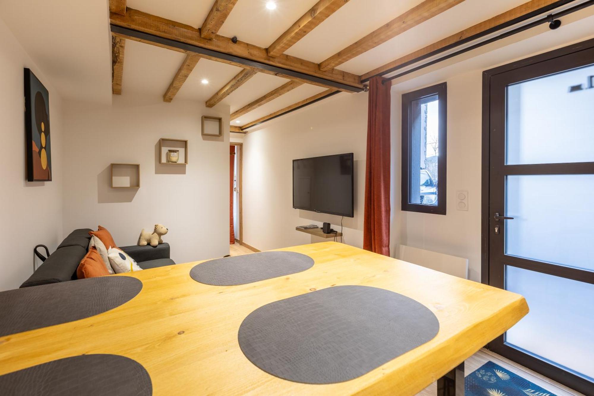 Le Repaire Des Ecureuils - Appt Avec Terrasse Apartment Formigueres Exterior photo